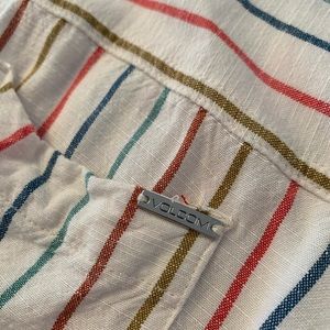 Super cute Volcom brand button up blouse.